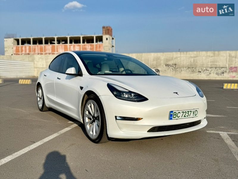 Седан Tesla Model 3 2021 в Львове