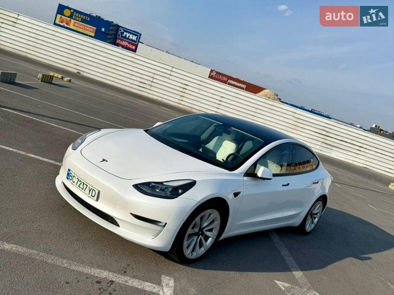 Седан Tesla Model 3 2021 в Львове