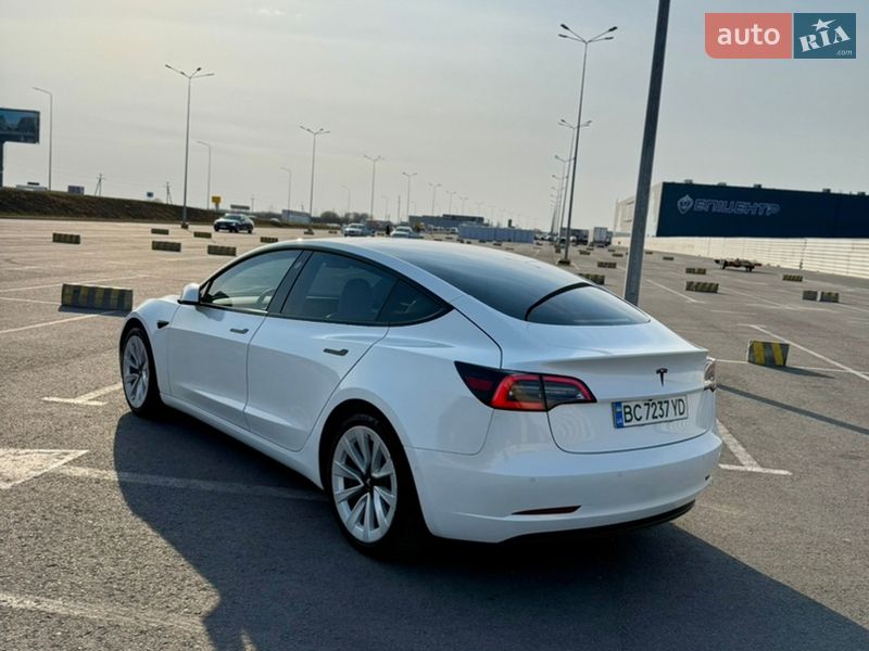 Седан Tesla Model 3 2021 в Львове