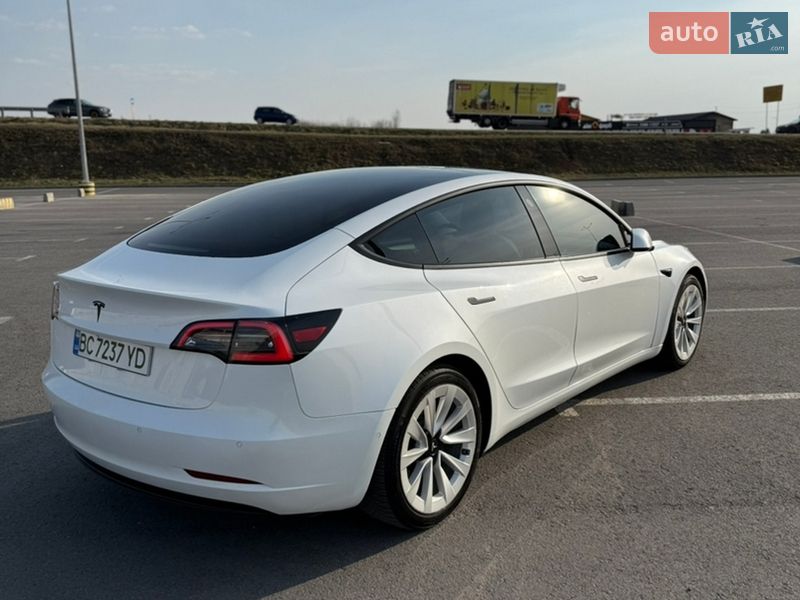 Седан Tesla Model 3 2021 в Львове