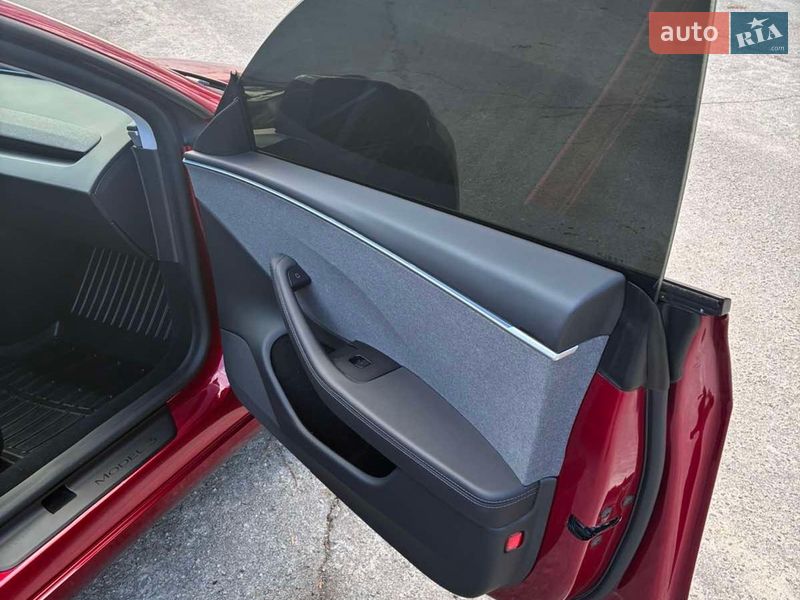 Седан Tesla Model 3 2024 в Киеве