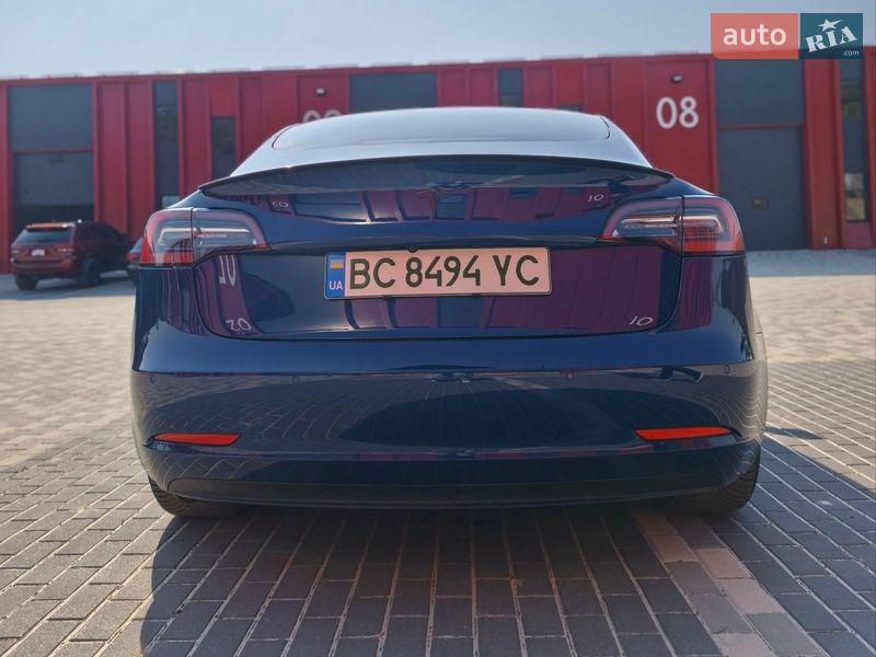 Седан Tesla Model 3 2021 в Львове