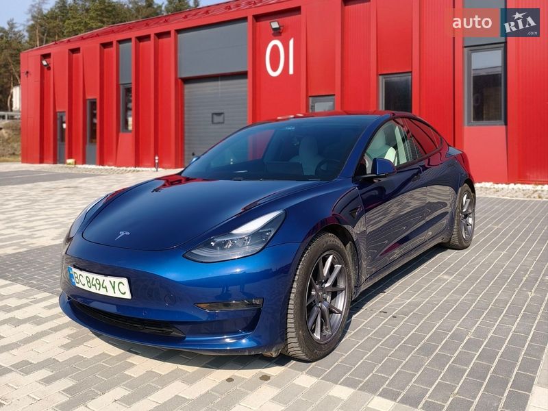 Седан Tesla Model 3 2021 в Львове