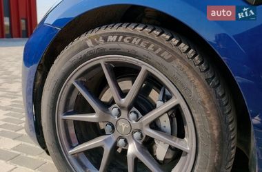 Седан Tesla Model 3 2021 в Львові