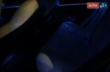 Седан Tesla Model 3 2021 в Львові