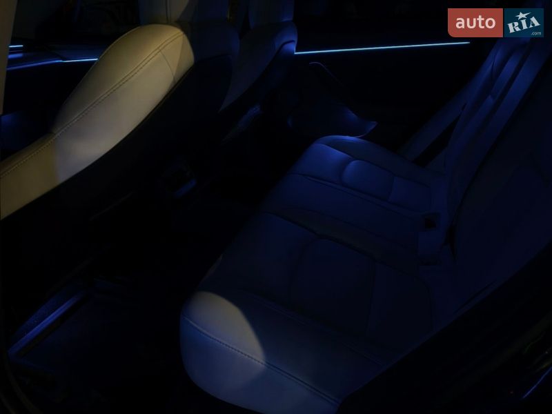 Седан Tesla Model 3 2021 в Львове