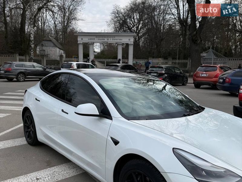 Седан Tesla Model 3 2020 в Виннице