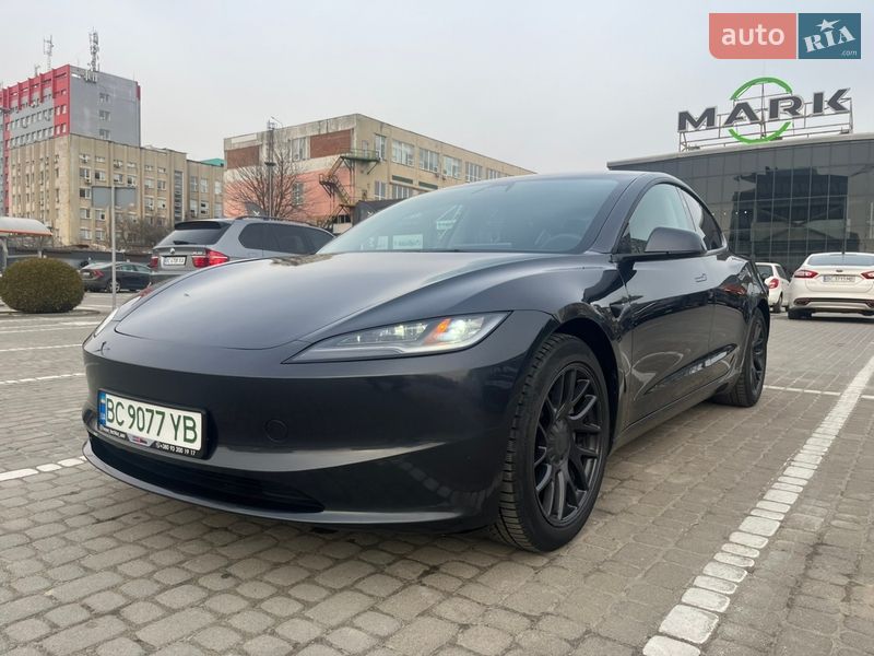 Седан Tesla Model 3 2024 в Львове