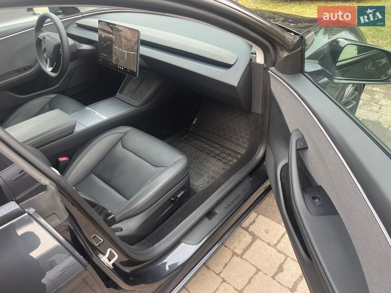 Седан Tesla Model 3 2024 в Львове