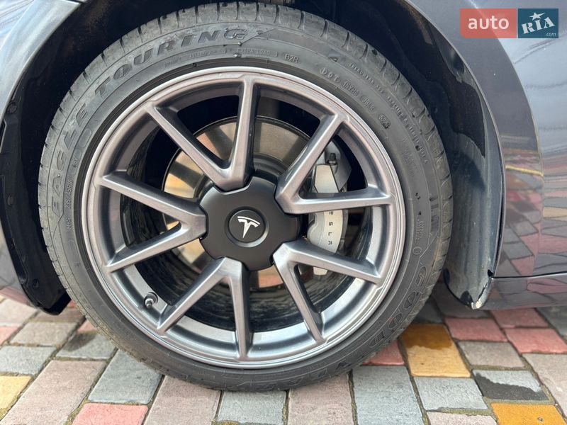 Седан Tesla Model 3 2021 в Дрогобыче