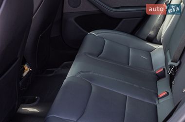 Седан Tesla Model 3 2024 в Черновцах