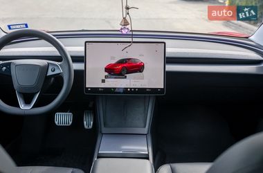 Седан Tesla Model 3 2024 в Черновцах
