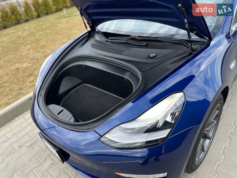 Седан Tesla Model 3 2018 в Вінниці