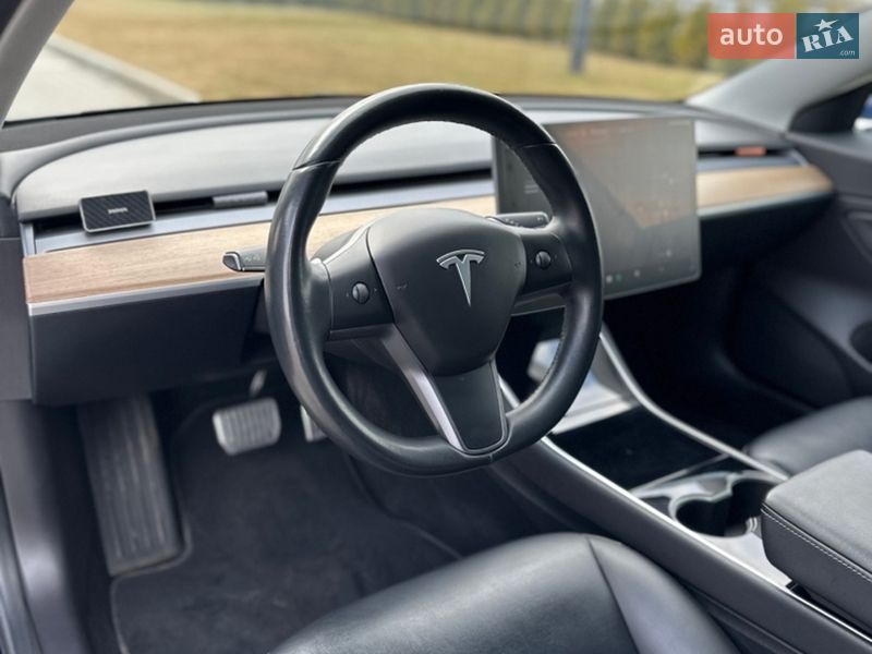 Седан Tesla Model 3 2018 в Вінниці