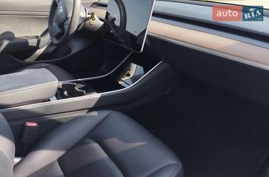Седан Tesla Model 3 2020 в Ровно