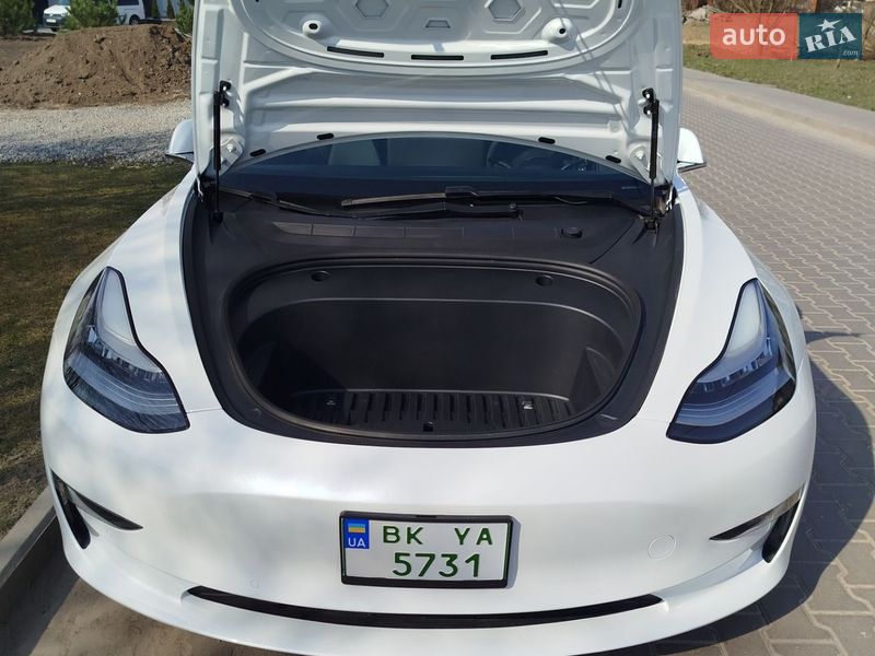 Седан Tesla Model 3 2020 в Ровно