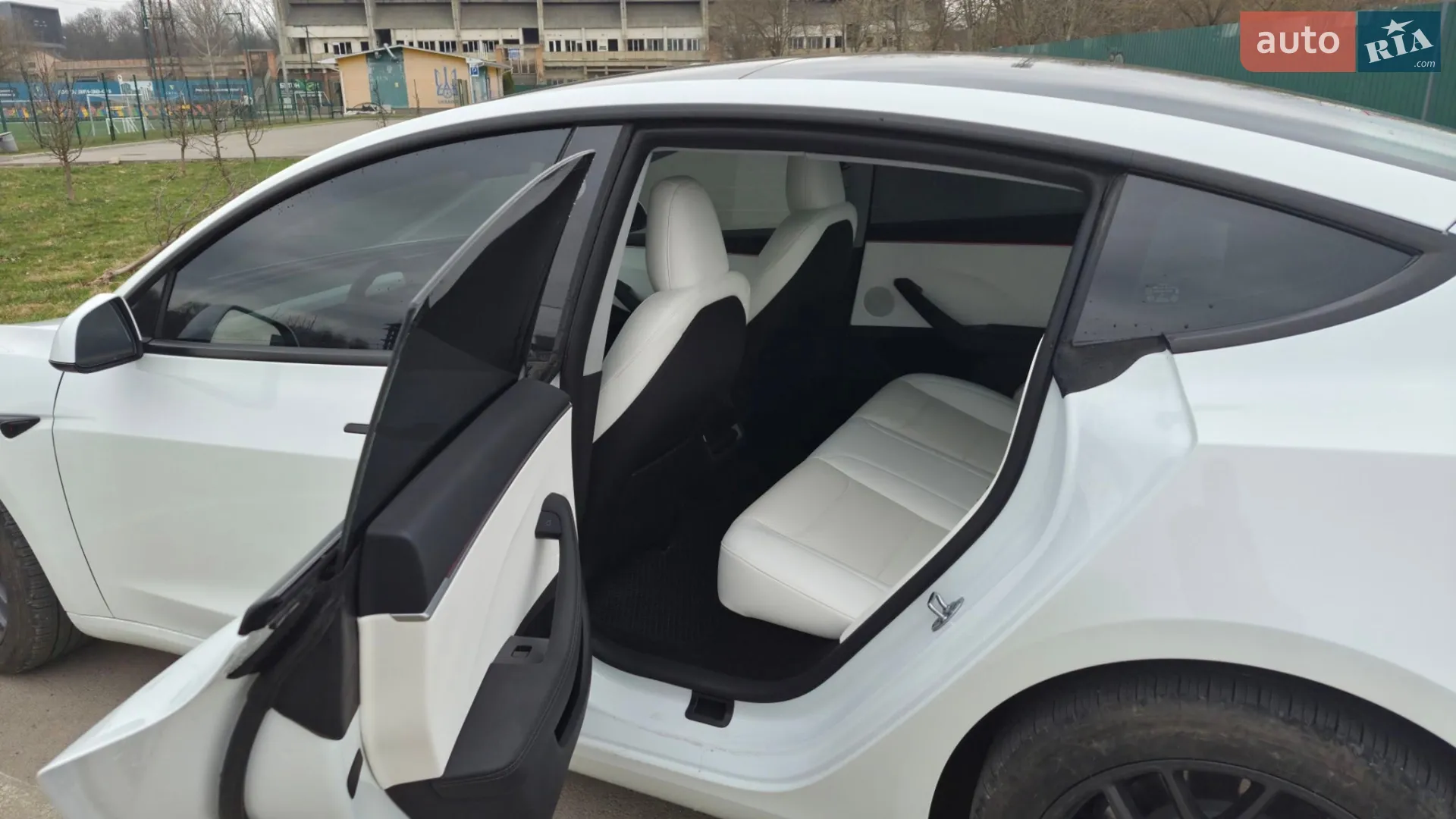 2025 Tesla Model 3 - мініатюра 11