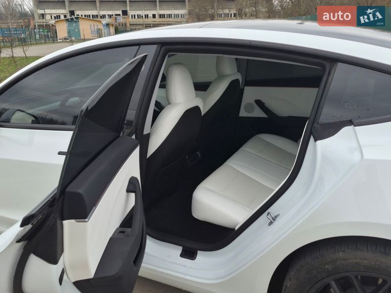 Седан Tesla Model 3 2025 в Ивано-Франковске