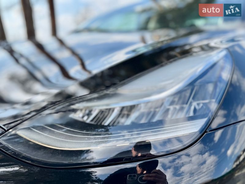 Седан Tesla Model 3 2020 в Києві