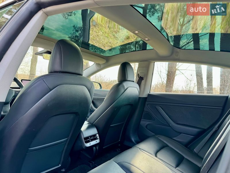 Седан Tesla Model 3 2020 в Києві