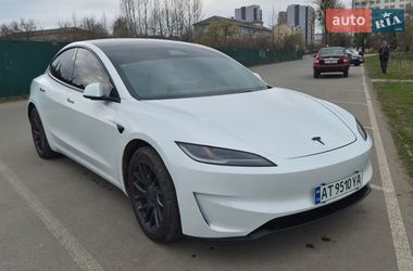 Седан Tesla Model 3 2025 в Івано-Франківську