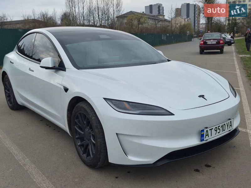 Седан Tesla Model 3 2025 в Ивано-Франковске