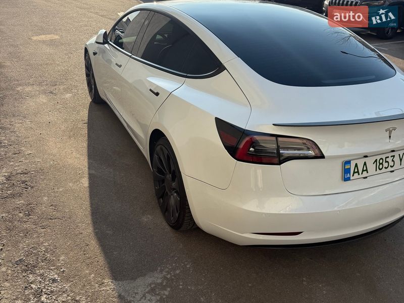 Седан Tesla Model 3 2022 в Киеве