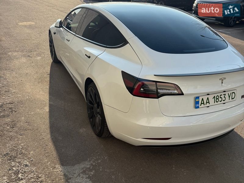 Седан Tesla Model 3 2022 в Києві