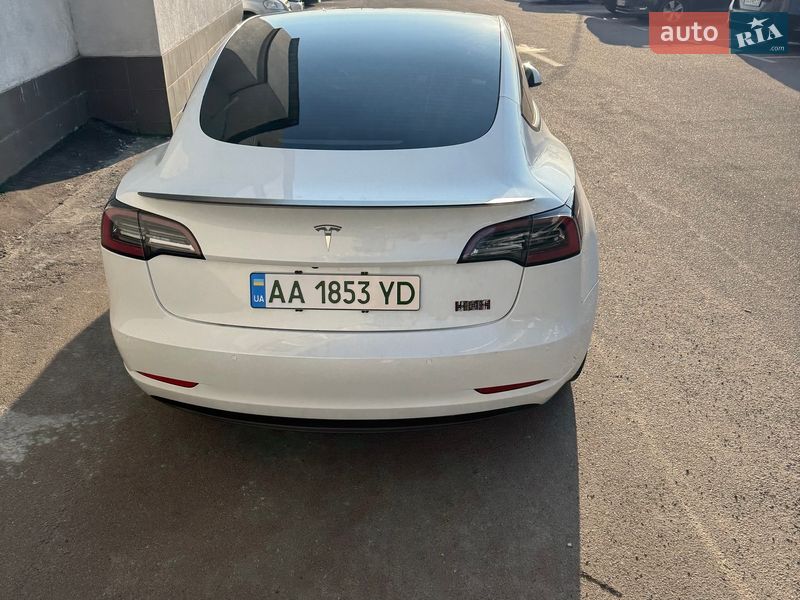 Седан Tesla Model 3 2022 в Києві