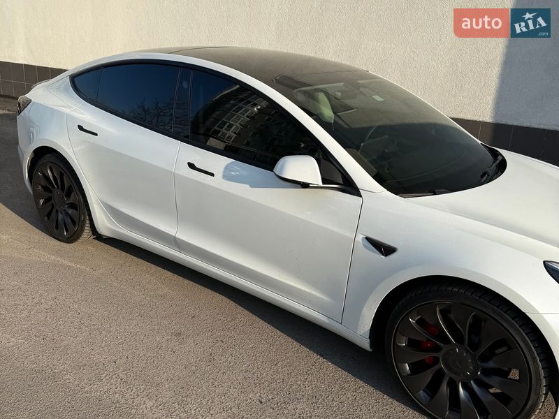 Седан Tesla Model 3 2022 в Києві