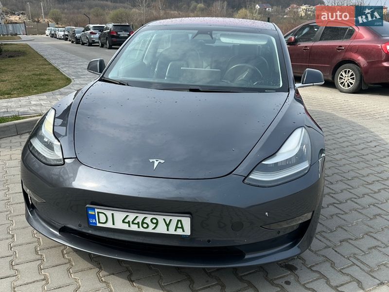 Седан Tesla Model 3 2017 в Винниках