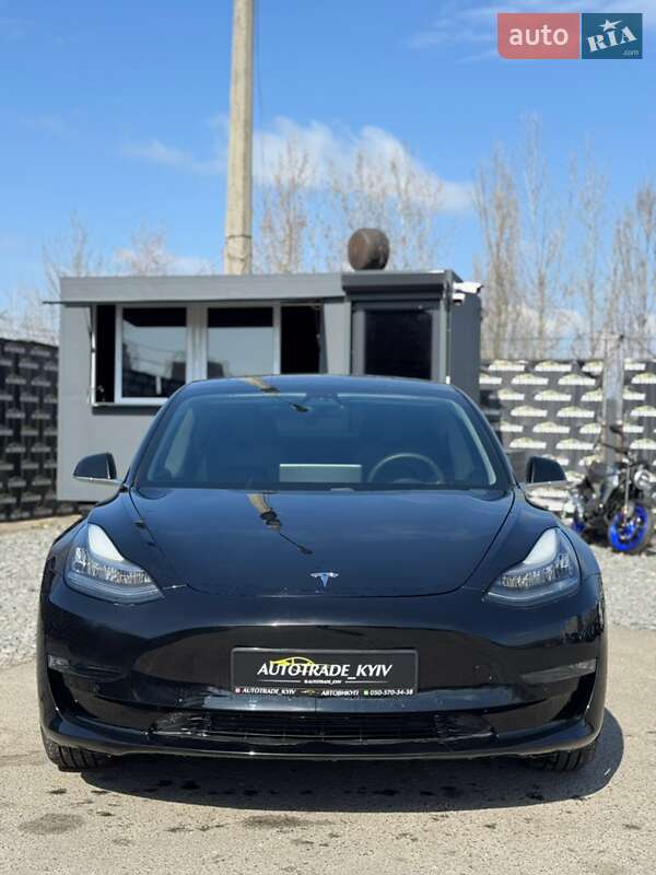 Седан Tesla Model 3 2020 в Киеве