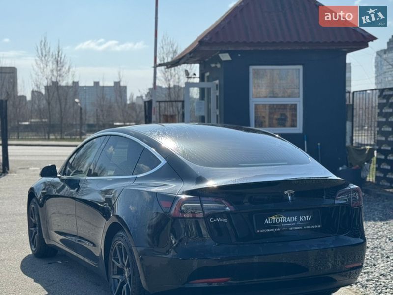 Седан Tesla Model 3 2020 в Киеве