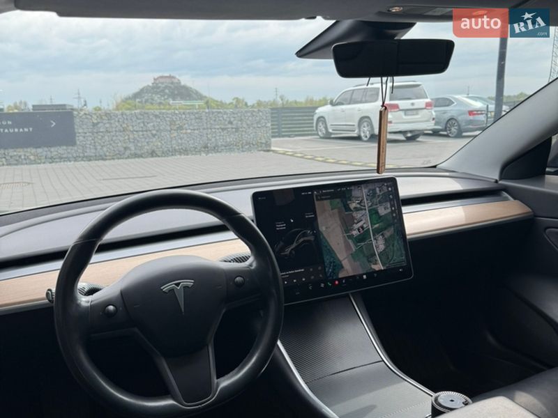 Седан Tesla Model 3 2019 в Мукачевому