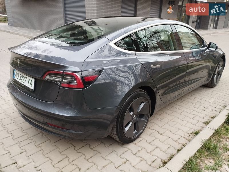 Седан Tesla Model 3 2019 в Ужгороді