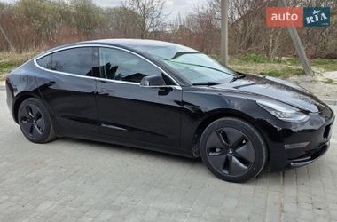 Седан Tesla Model 3 2018 в Львові
