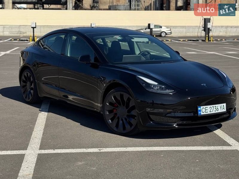 Седан Tesla Model 3 2021 в Черновцах
