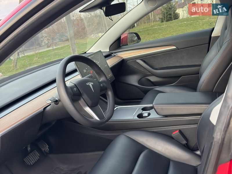 Седан Tesla Model 3 2021 в Золочеві