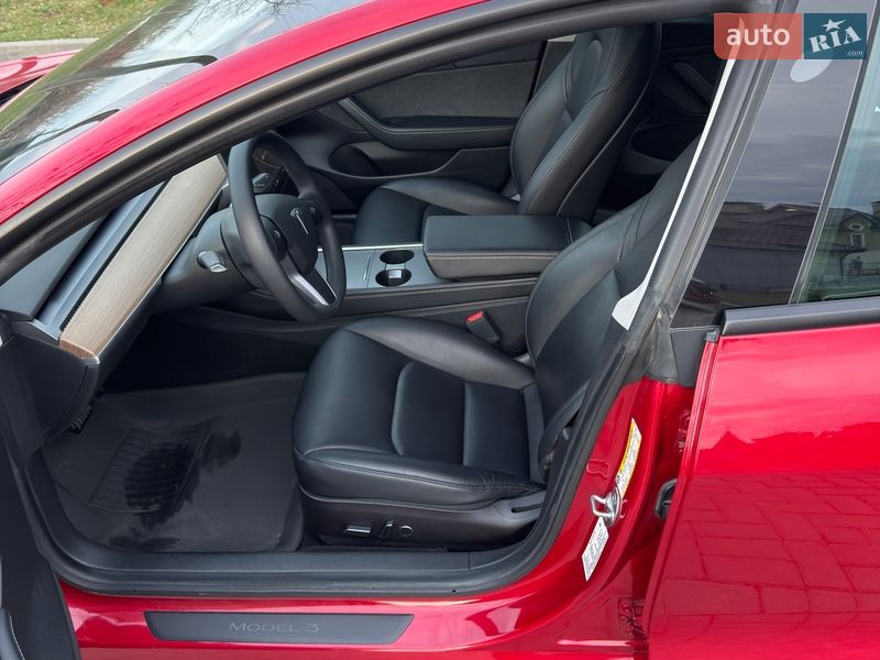 Седан Tesla Model 3 2021 в Золочеве