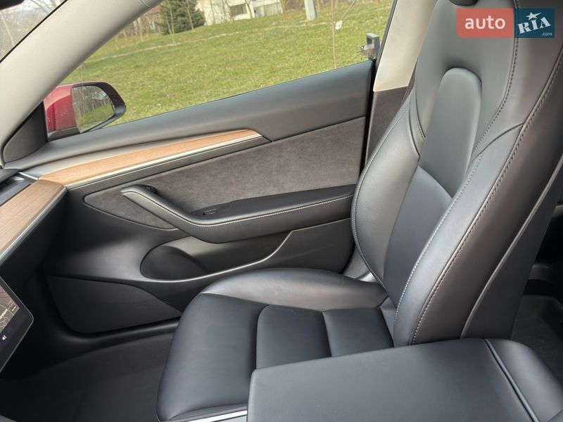 Седан Tesla Model 3 2021 в Золочеве