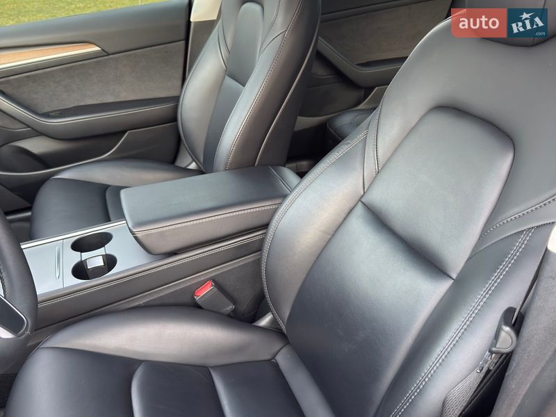 Седан Tesla Model 3 2021 в Золочеве