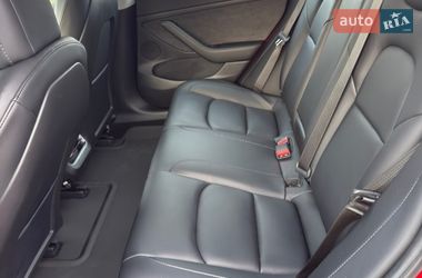 Седан Tesla Model 3 2021 в Золочеві