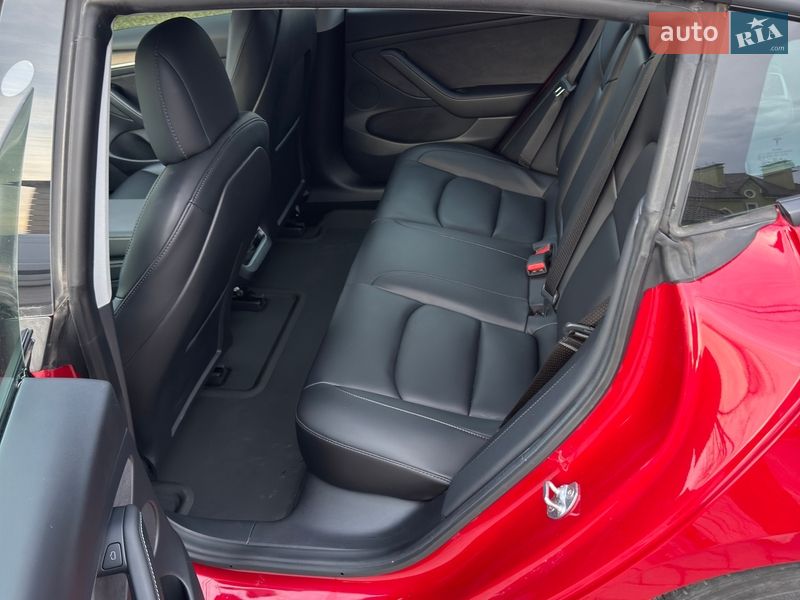Седан Tesla Model 3 2021 в Золочеве