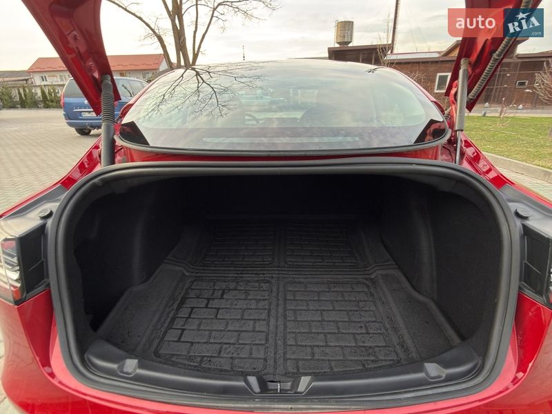Седан Tesla Model 3 2021 в Золочеві
