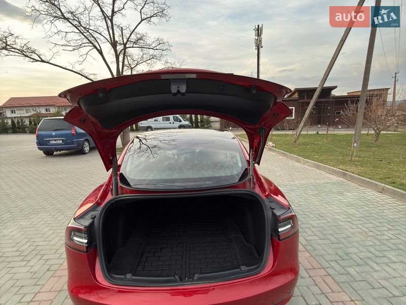 Седан Tesla Model 3 2021 в Золочеве