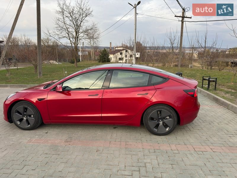 Седан Tesla Model 3 2021 в Золочеві