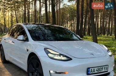 Седан Tesla Model 3 2021 в Киеве