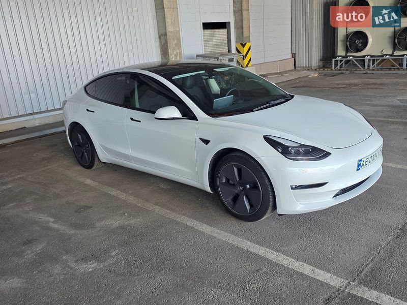 Седан Tesla Model 3 2023 в Дніпрі