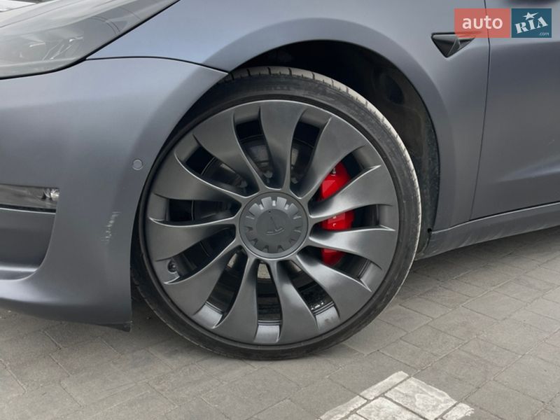 Седан Tesla Model 3 2022 в Львове