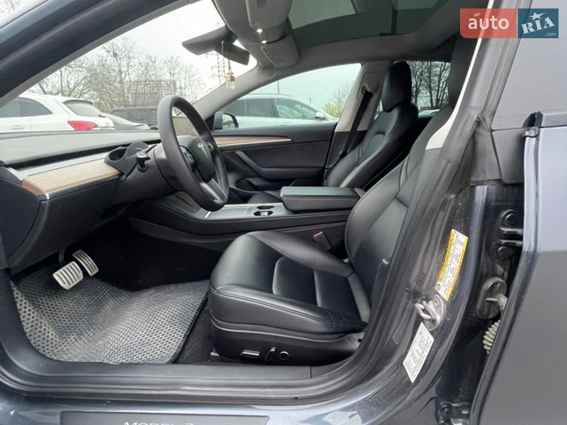 Седан Tesla Model 3 2022 в Львове